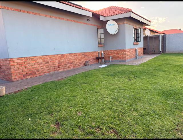 3 BEDROOM HOUSE FOR SALE IN WATERKLOOF EAST